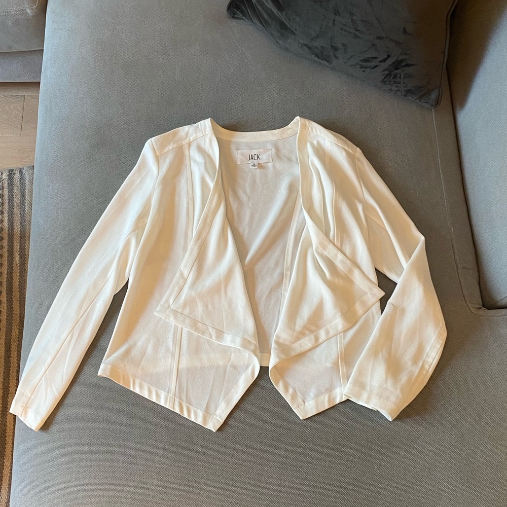 NWT Jack BB Dakota White Shrug Blouse